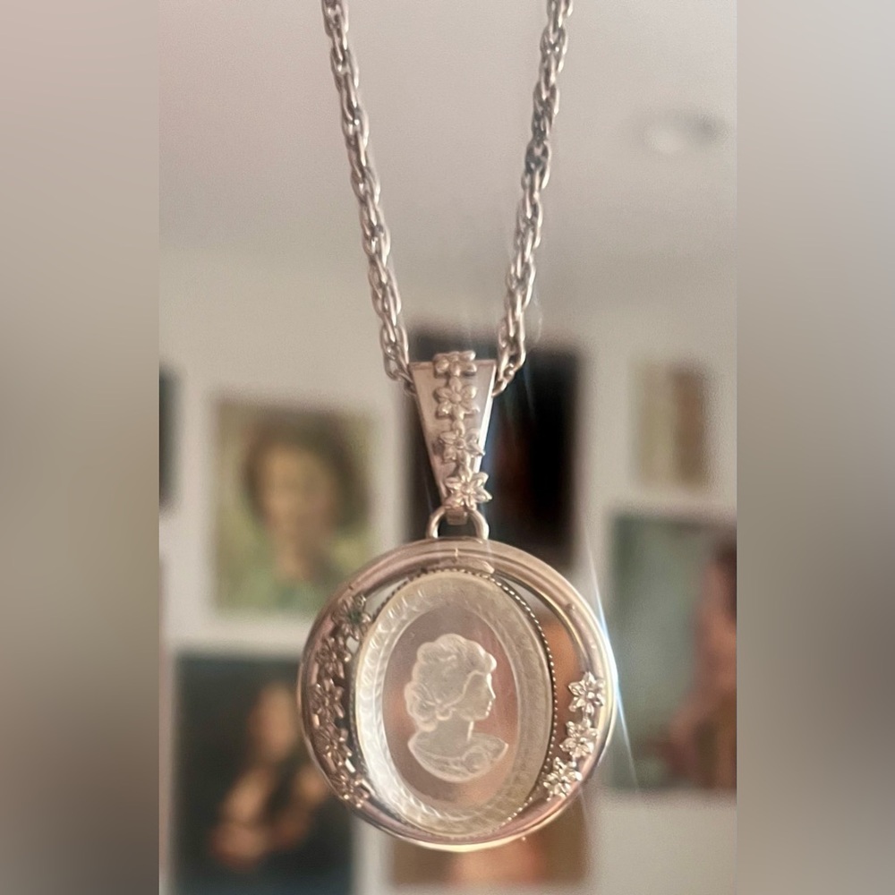 Statement Glass Carved Relief Intaglio Cameo Pendant w/Chain SilverTone Necklace